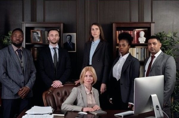 nganh luat can hoc gioi mon gi