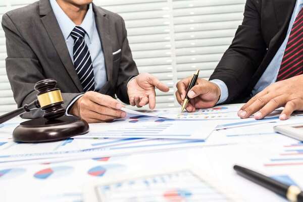 Ngành luật kinh tế học những môn gì?