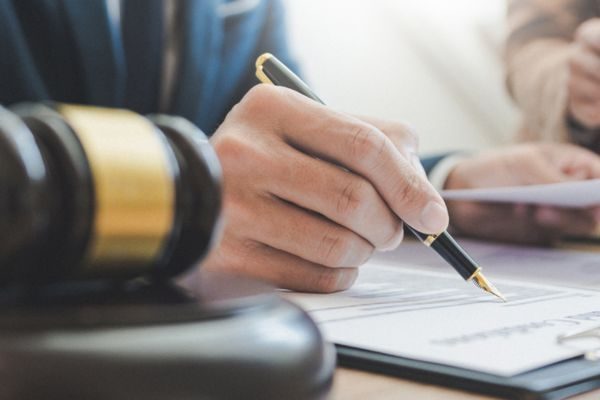 Ngành Luật kinh tế tiếng Anh là gì? Ngành học triển vọng