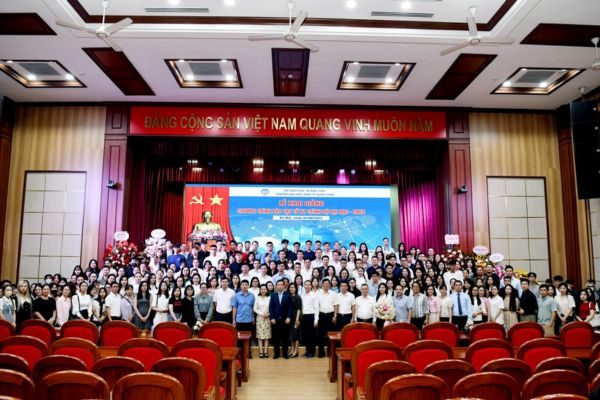 Lễ khai giảng Chương trình Đào tạo Từ xa NEU E-Learning năm 2024 tại khu vực miền Bắc