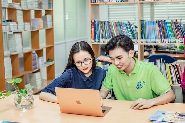 Đại học trực tuyến cho người đi làm – Bước đệm nâng cao sự nghiệp